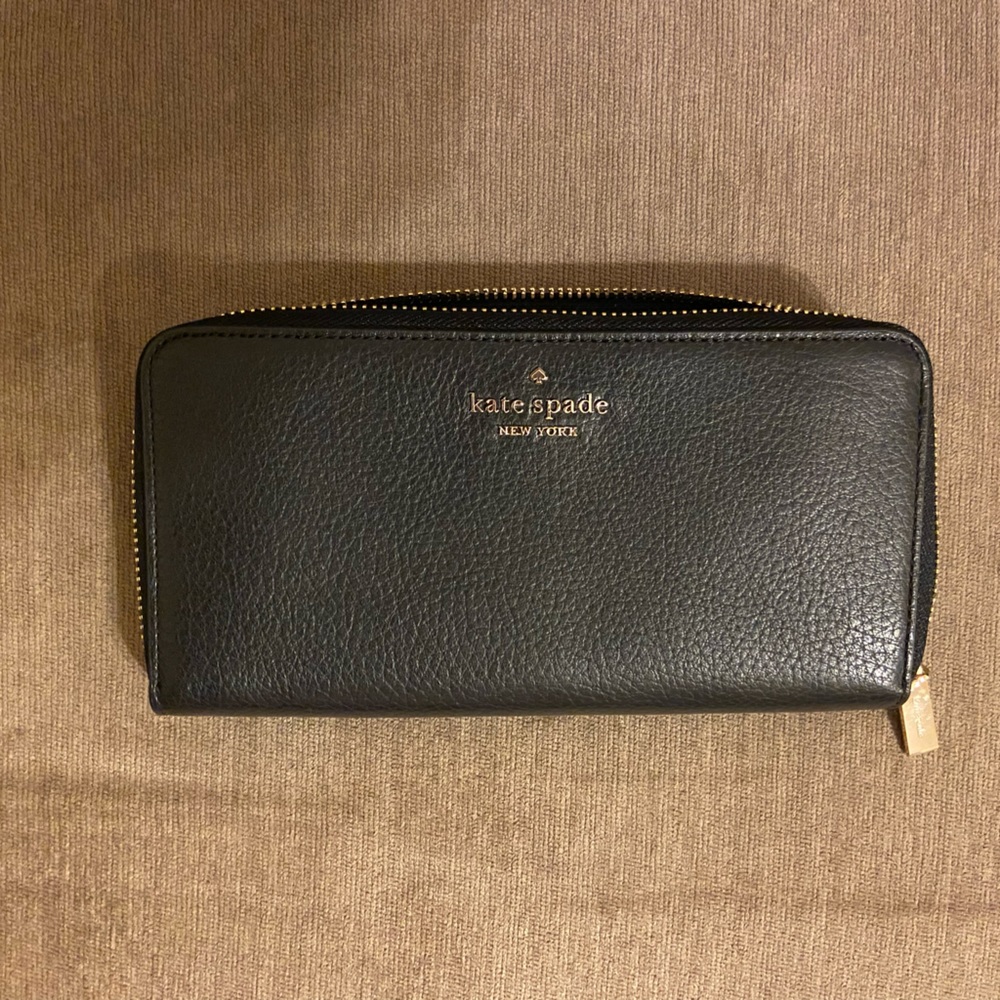 Kate Spade zip around envelope wallet. 4 slots with change part. New